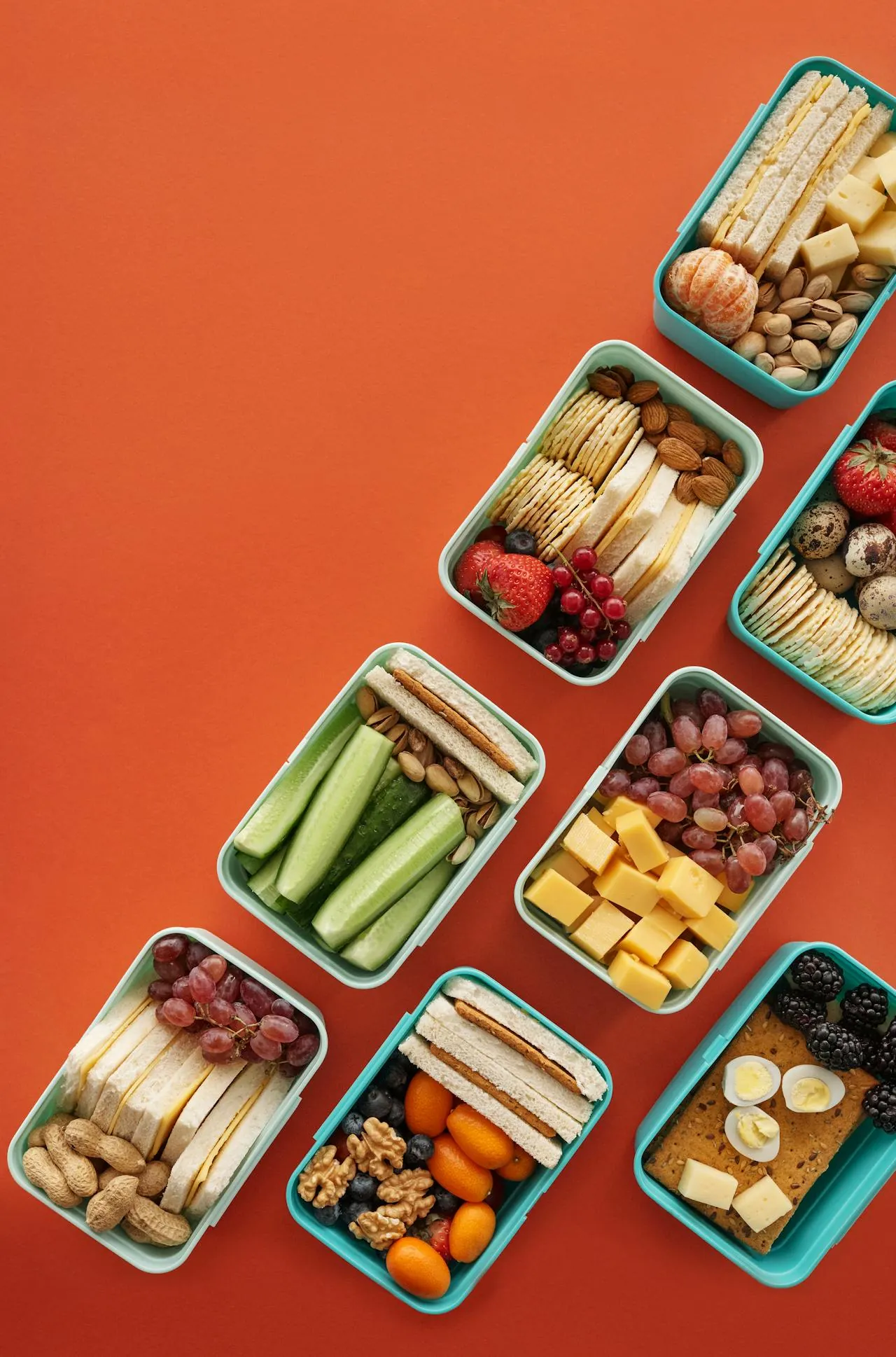 Alimentos equilibrados y hierbas frescas